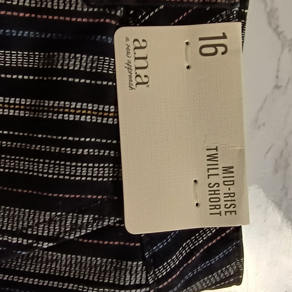 a.n.a. ANA A New Approach Shorts Womens 16 Black White Stripe Mid Rise Twill NWT - Picture 7 of 9